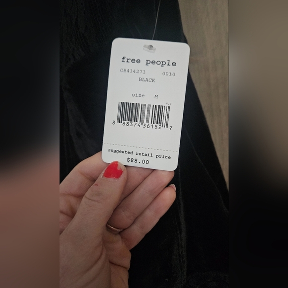 FREE PEOPLE Ellie Black velvet/lace top. Size M NWT - Picture 10 of 11